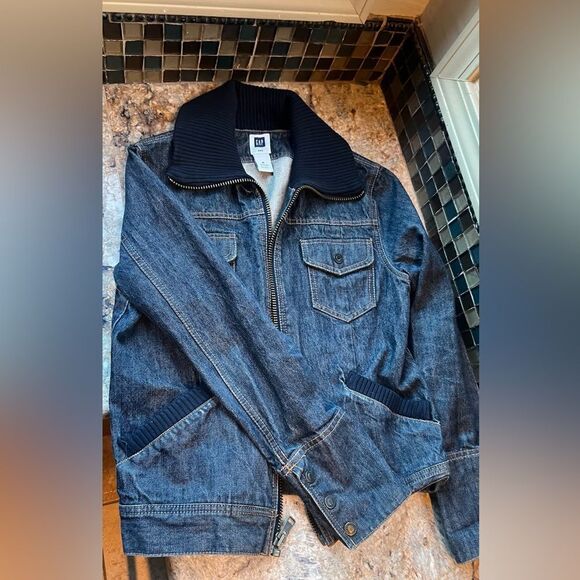 Gap Denim jacket with sweater accent - Picture 4 of 6